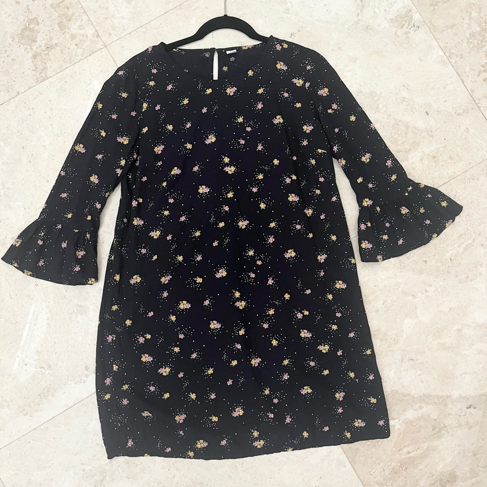 ⭐️3/$22⭐️ old navy women’s size small black floral shirt dress with bell sleeve
